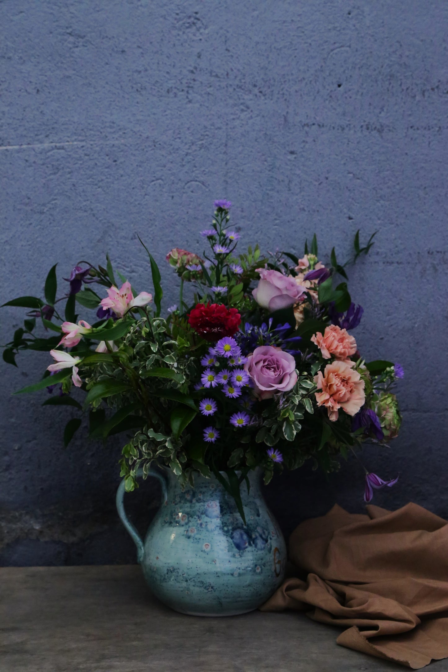 JARRA "MOM´S GAZPACHO" CON FLORES NATURALES