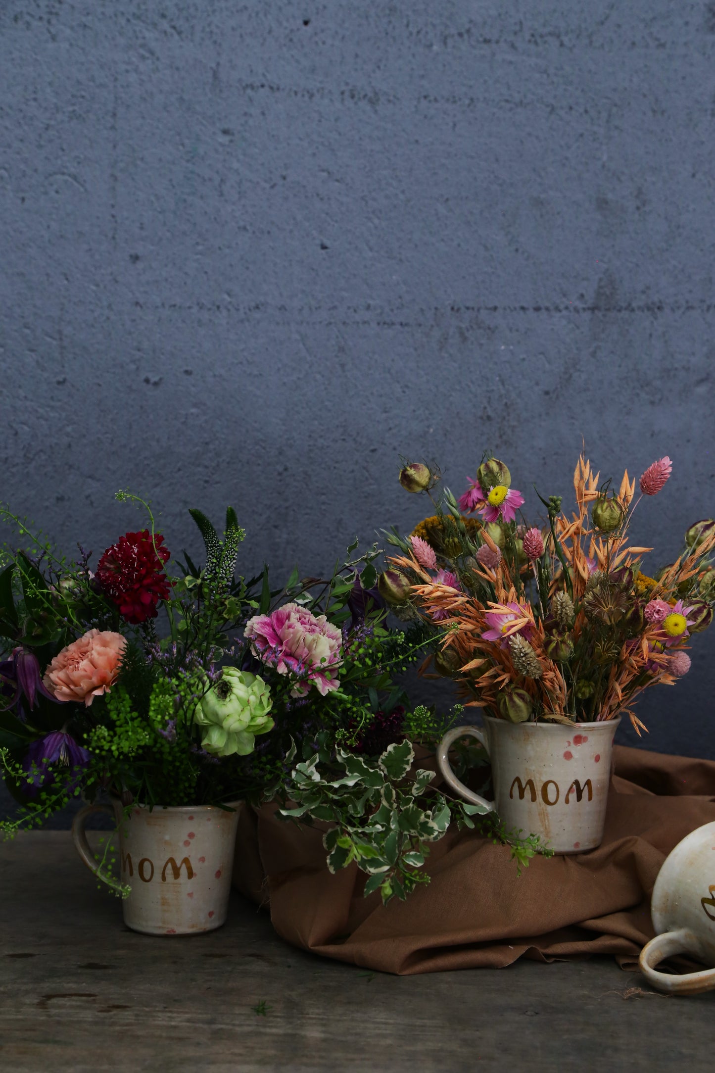 TAZA "MOM" CON FLORES NATURALES