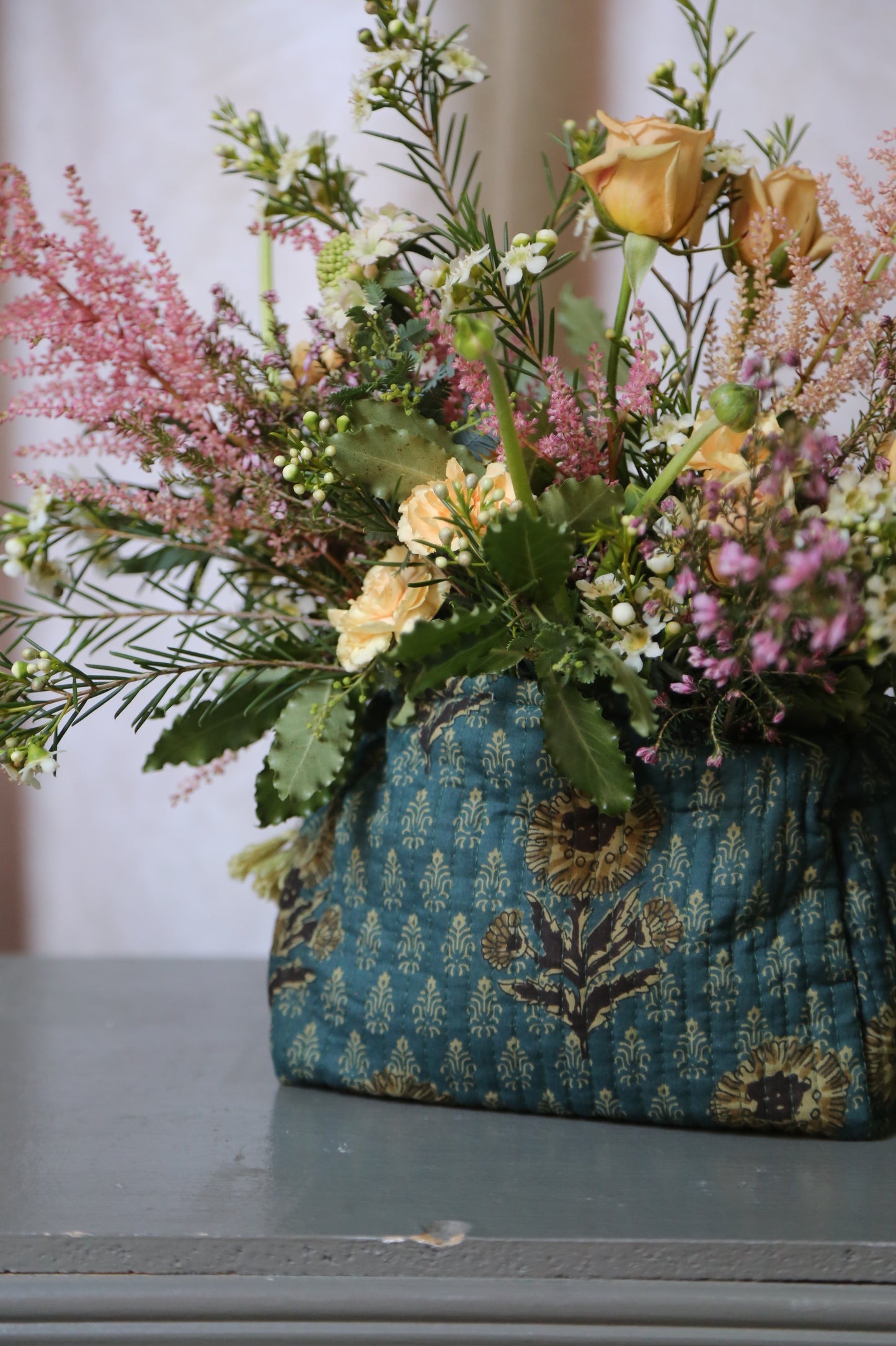 RAMO FLORES EN NECESER ALGODÓN