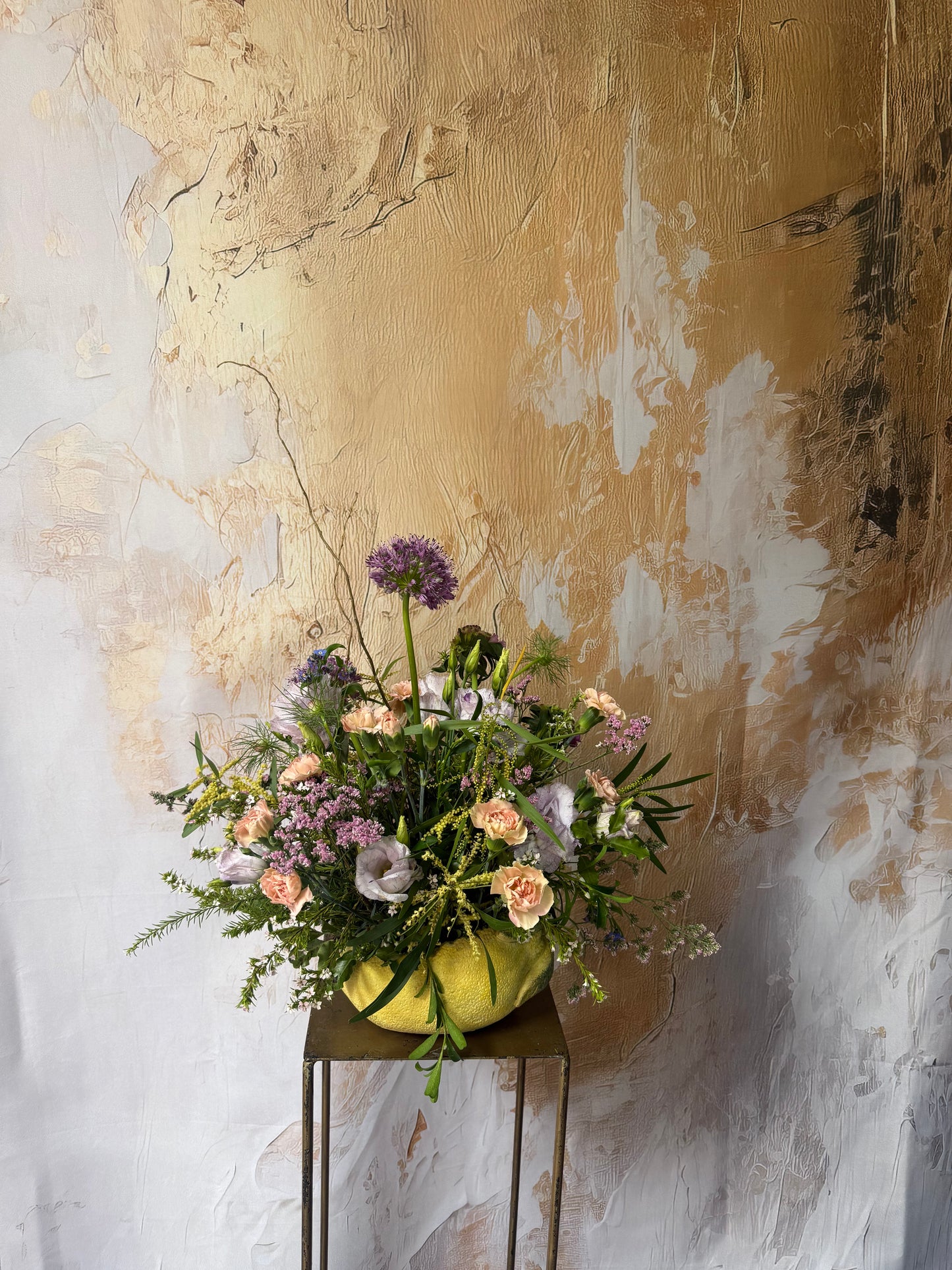 RAMO DE FLORES EN JARRÓN LIMÓN