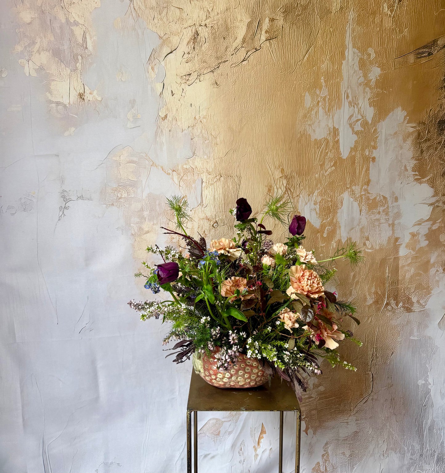 RAMO DE FLORES EN JARRÓN FRESA