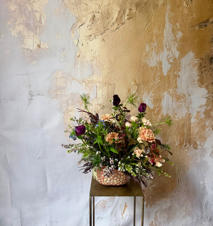 RAMO DE FLORES EN JARRÓN FRESA