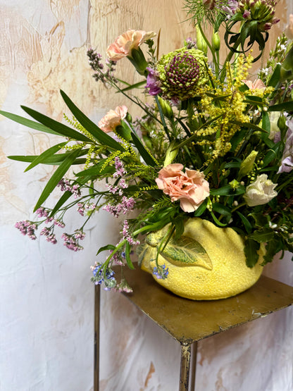 RAMO DE FLORES EN JARRÓN LIMÓN